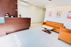 hotel royal sky, Anand