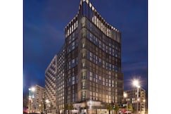 ذا جانتري لندن، كوريو كوليكشن باي هيلتون, 