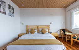 Luxury Room with Mountain View 2
