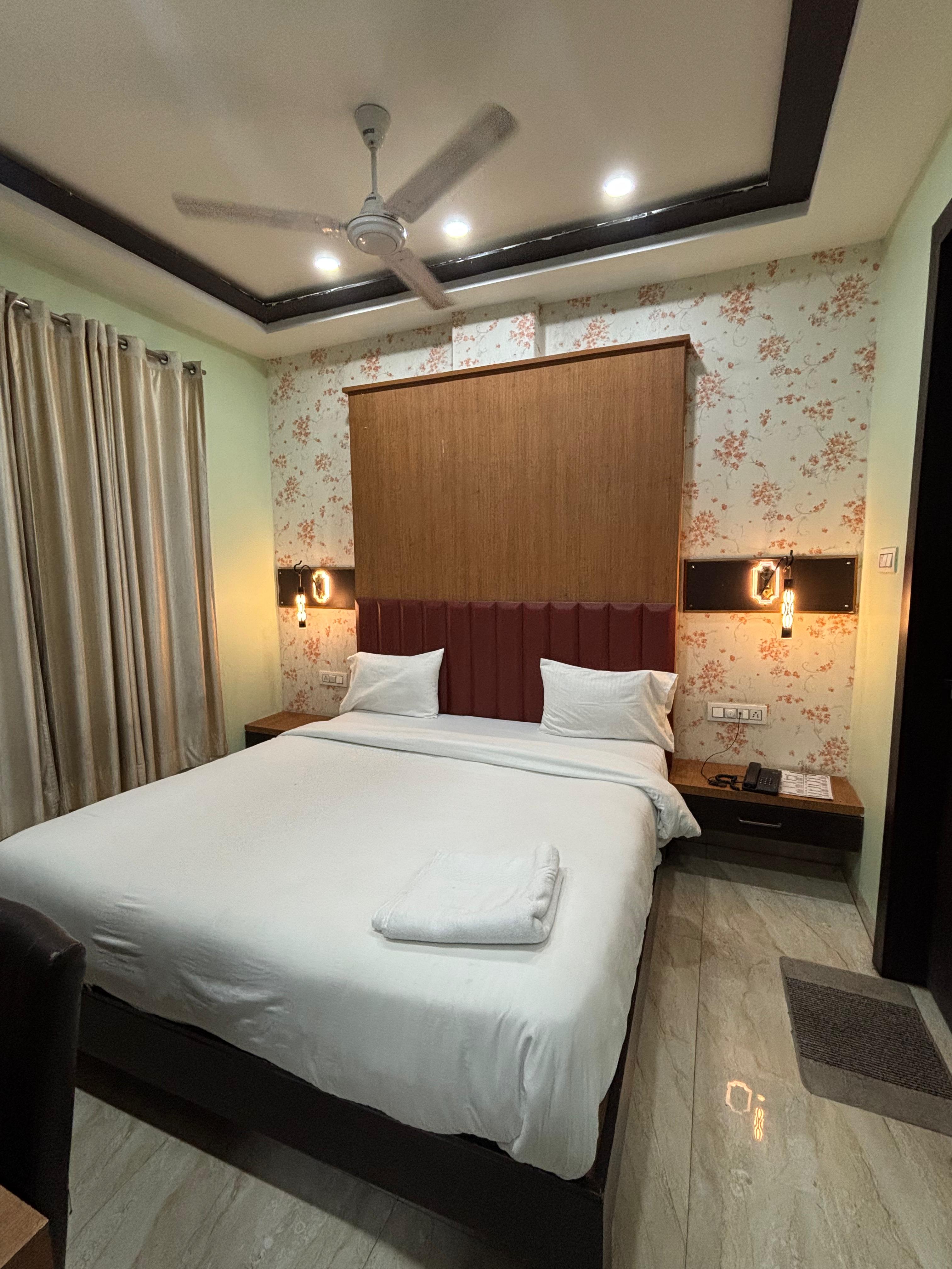 Hotel Shiv Chhaya - Tap to explore photos