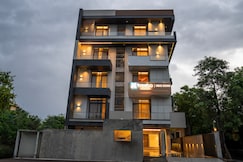 Treebo Premium Indus Crown, Noida