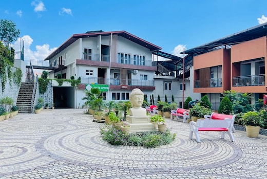 CDS 2BHK Scenic Mountain View Homestay for Couples and Families