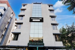 Super Townhouse Oak Viman Nagar Formerly Kuber Inn, Pune