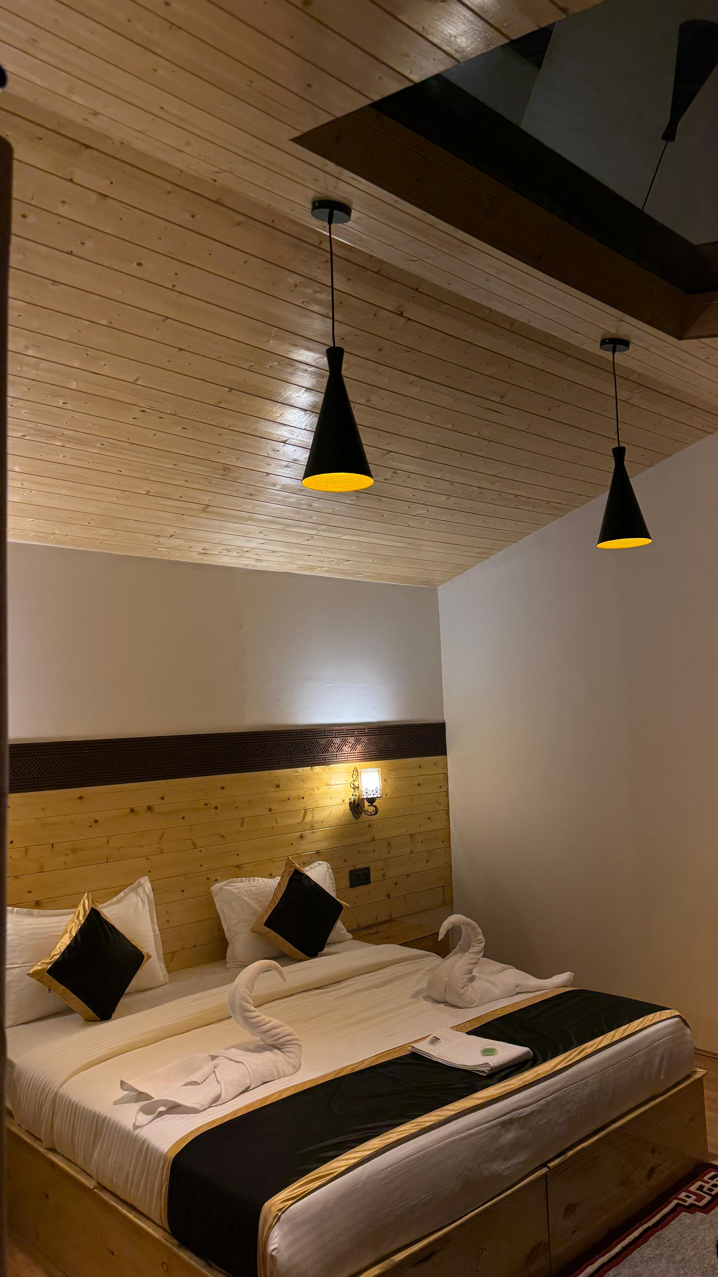 De Reeva Resort - Pangong Lake - Tap to explore photos