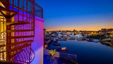 Best Western Harbour Inn & Suites - Tap to explore photos