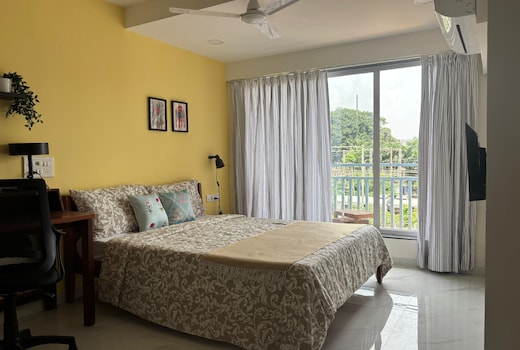 Cozy Stylish Studio Home In Khar Tulip 2