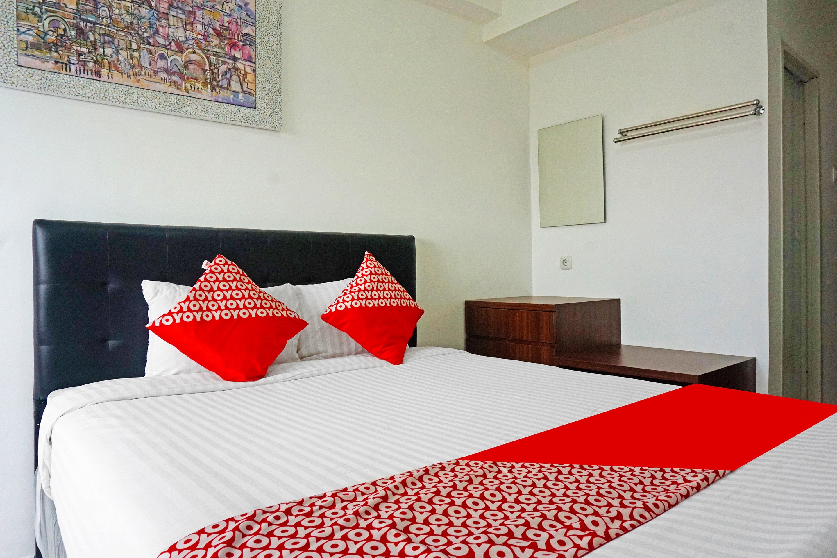 OYO 91593 San San Rooms Apartment Gunung Putri Square - Tap to explore photos