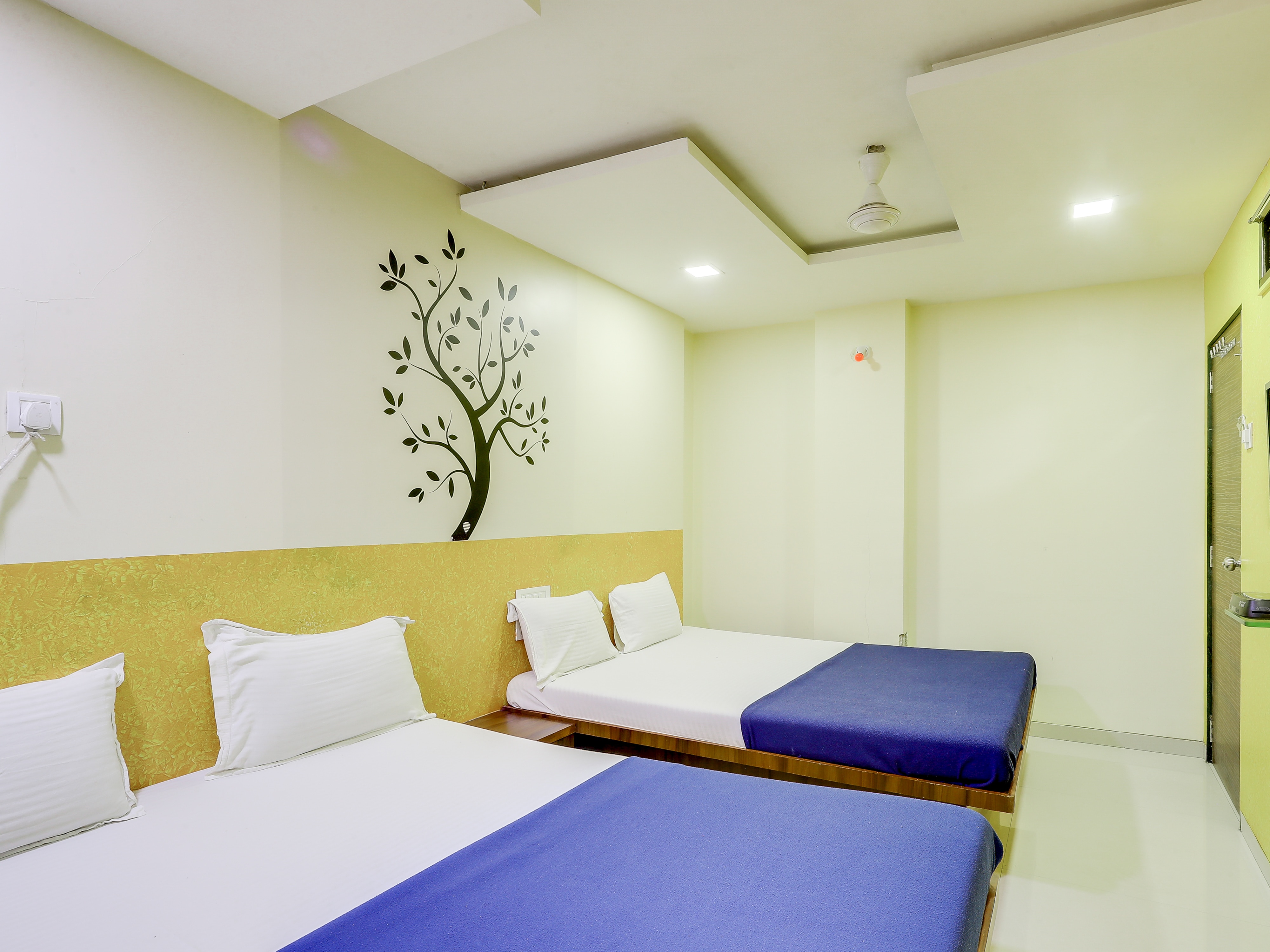 Deluxe Four Bed Room 1