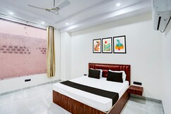 Hotel O H S Palace, Ghatampur