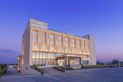 Viraj Sarovar Portico, Samba