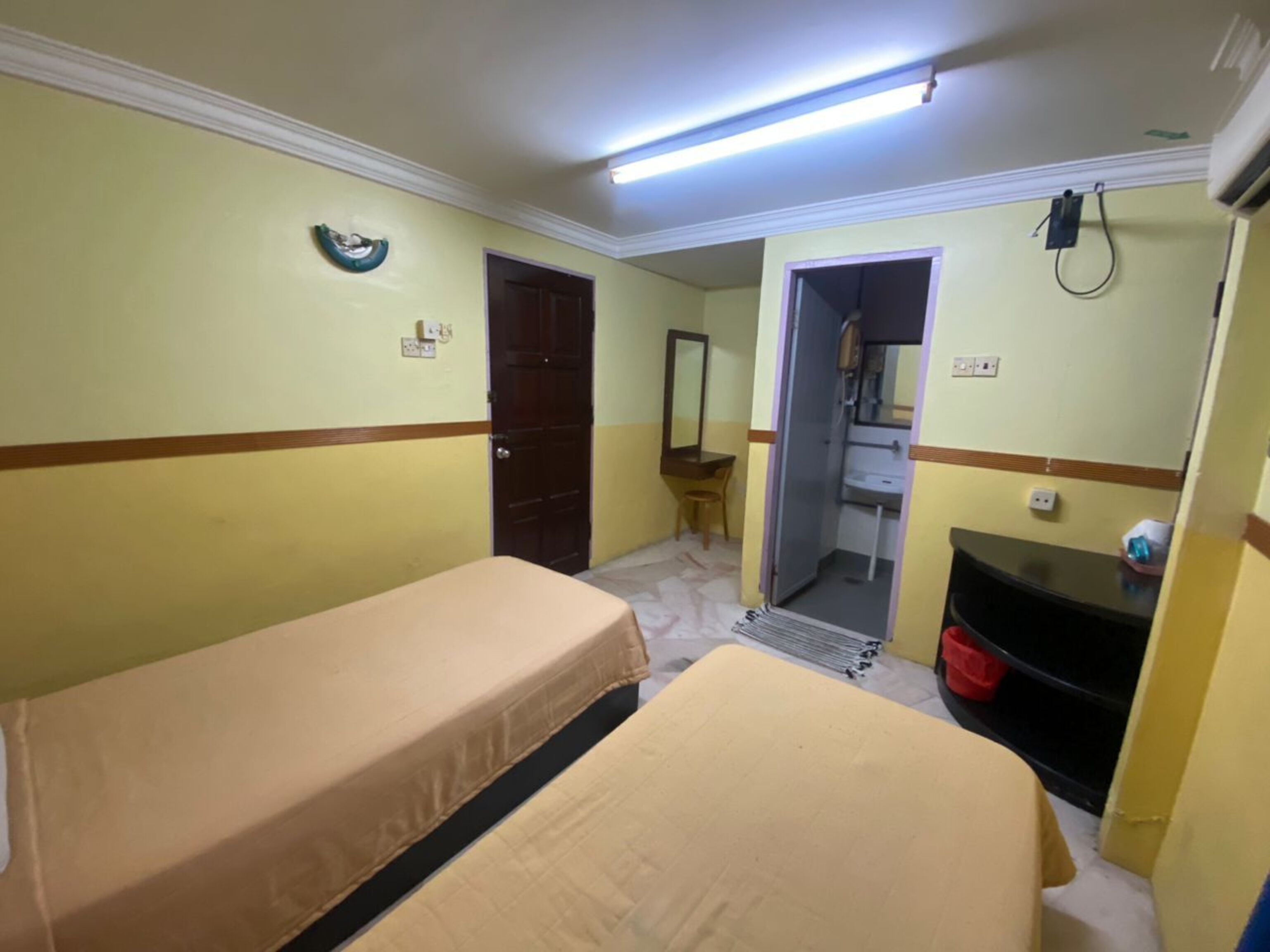 OYO 90001 Lumut Villa Inn - Tap to explore photos