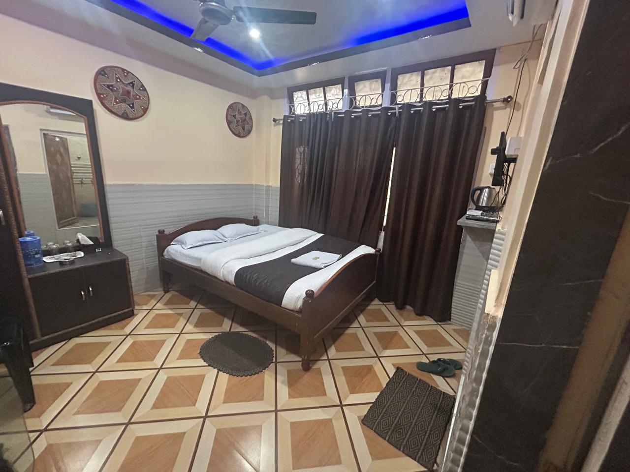 Hotel gayatri - Tap to explore photos
