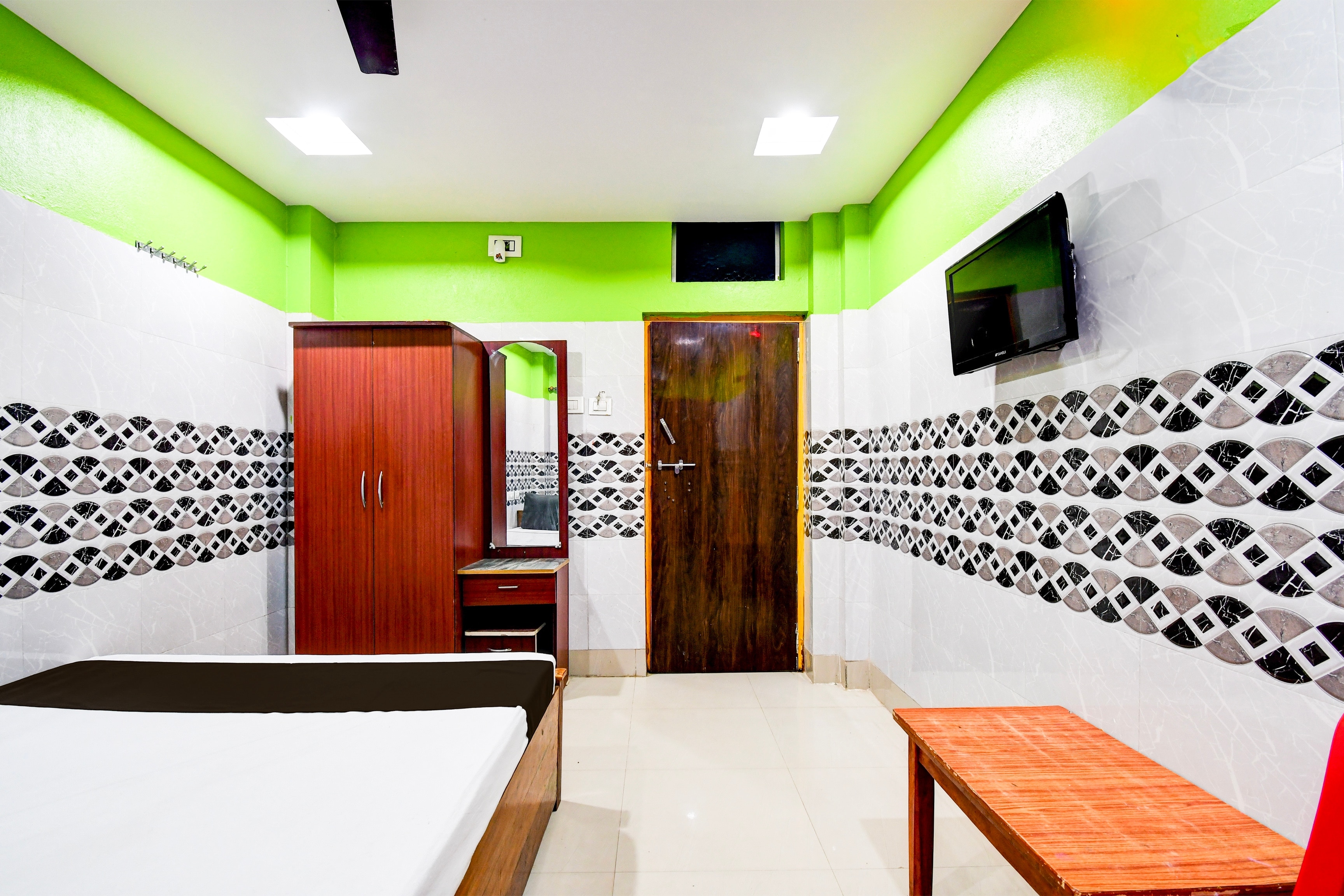 Hotel O Kohinur Guest House - Tap to explore photos