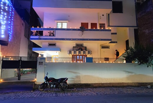 Neehan | Entire 2BR Apartment near Ganges