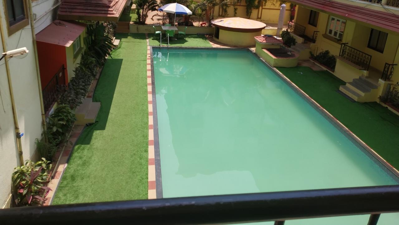 Airconditioned 1bhk apt for 4 adults in Candolim - Tap to explore photos