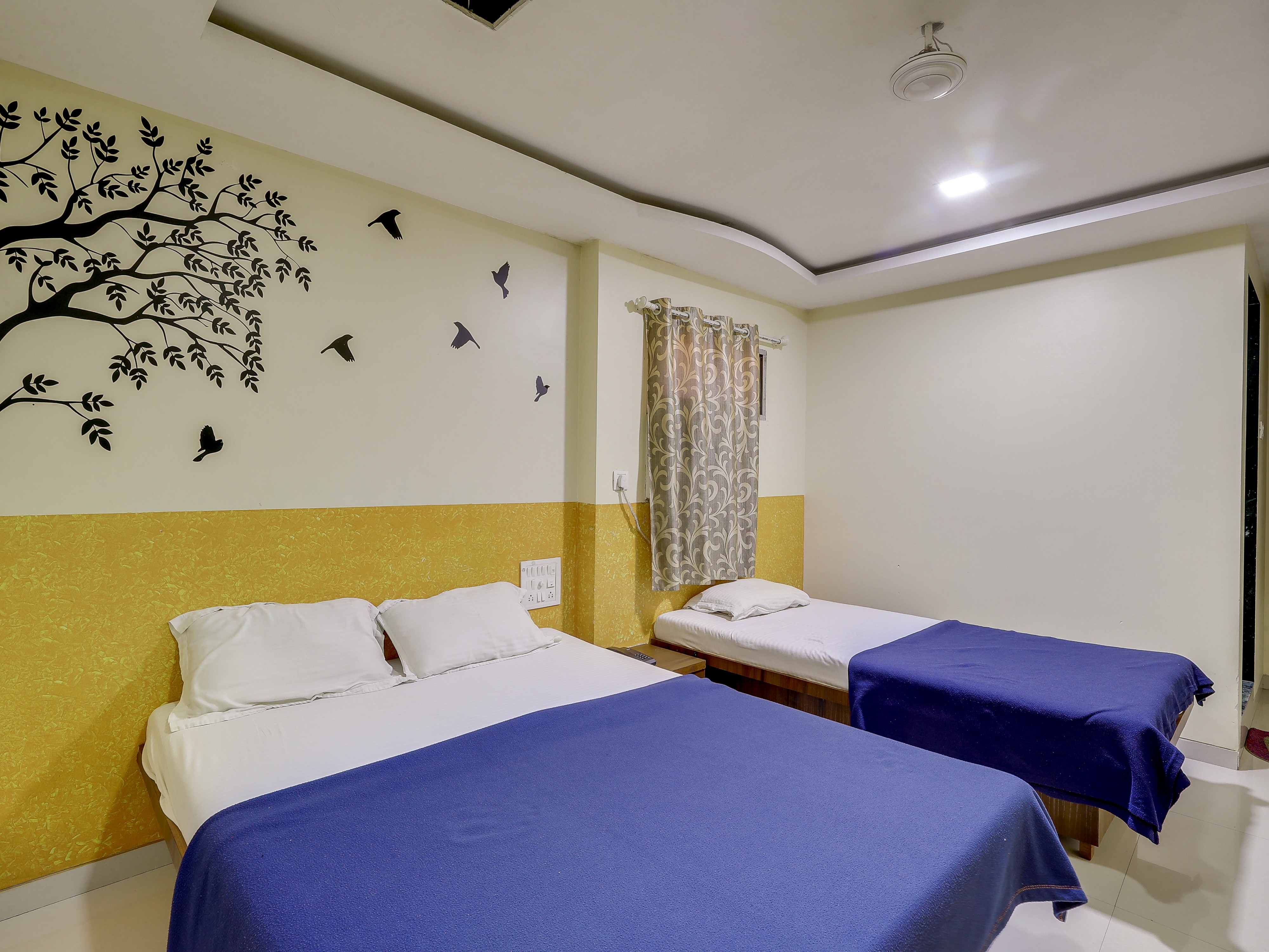 Deluxe Triple Room 1