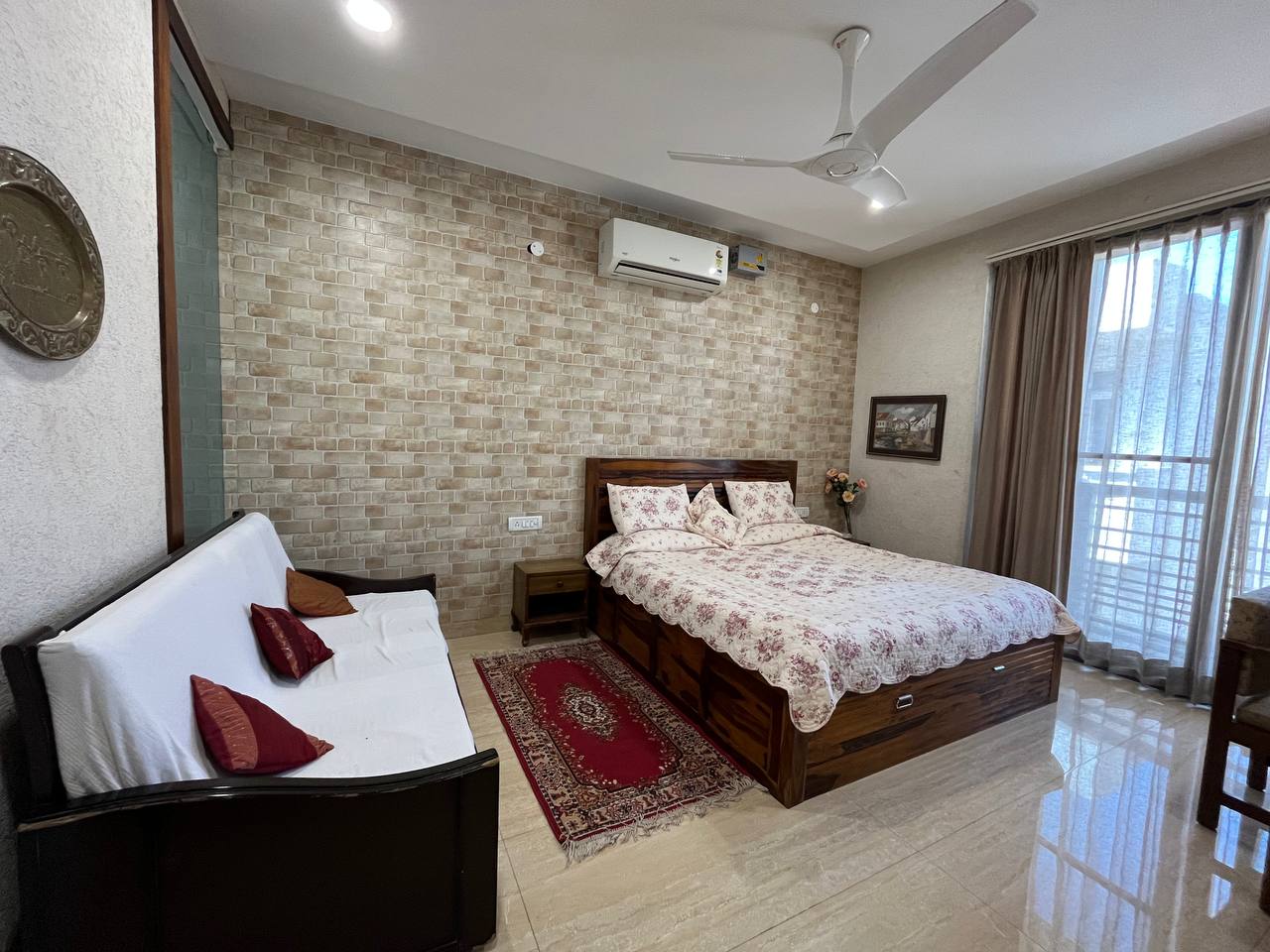 Legacy Havens The Solarium Suite - Tap to explore photos