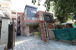 Capital O Esscon House Near Payal Cinema, Gurgaon