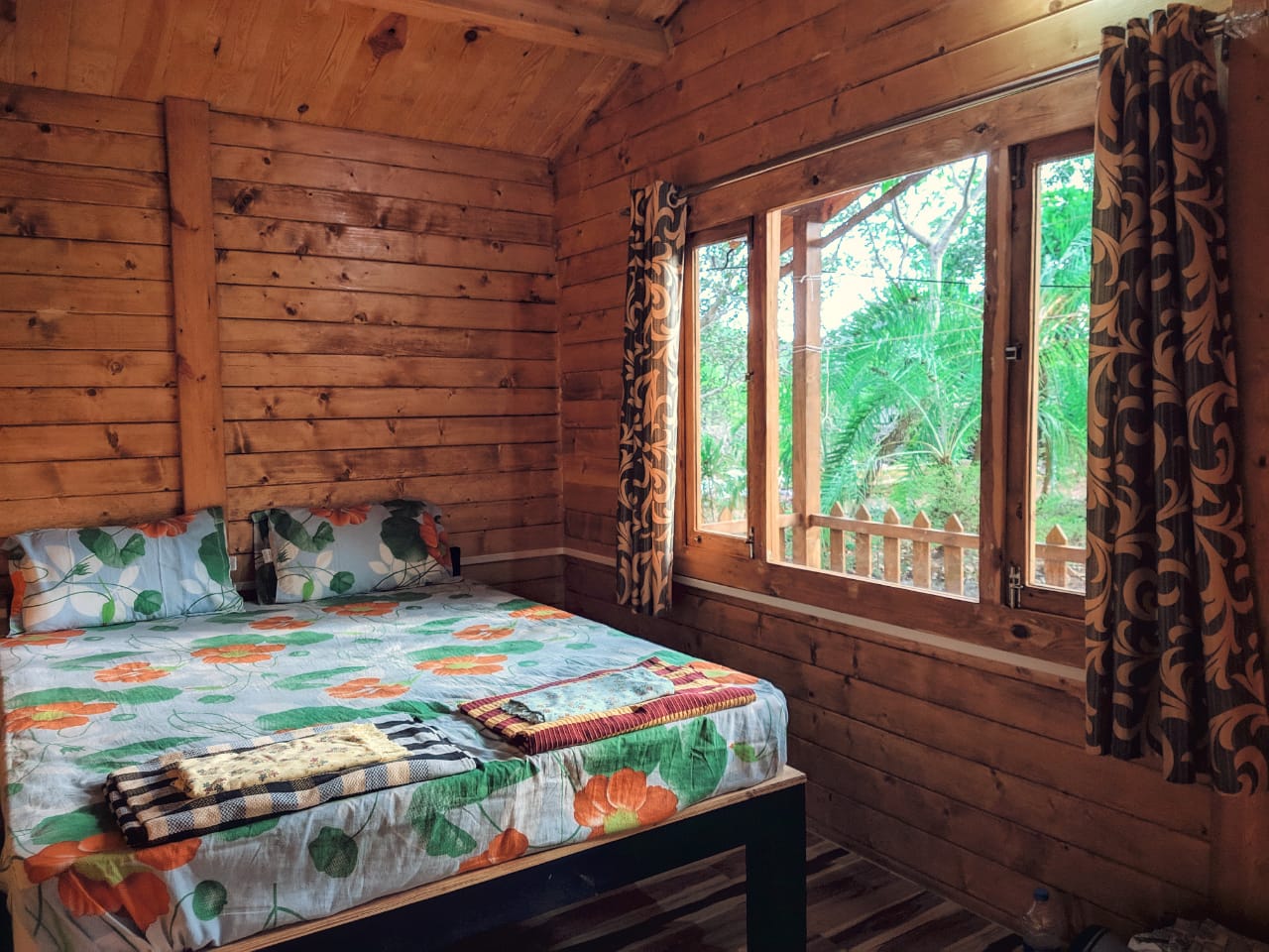 Paradise Holiday Cottage - Tap to explore photos