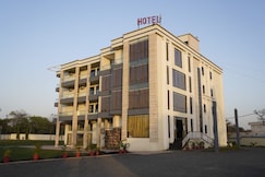 Hotel & Resort  Shrestha Paradise, Neemach