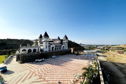 Clarks Resort The Archi's Castle