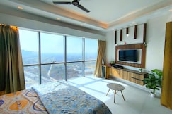 The heavens stay, Greater Noida