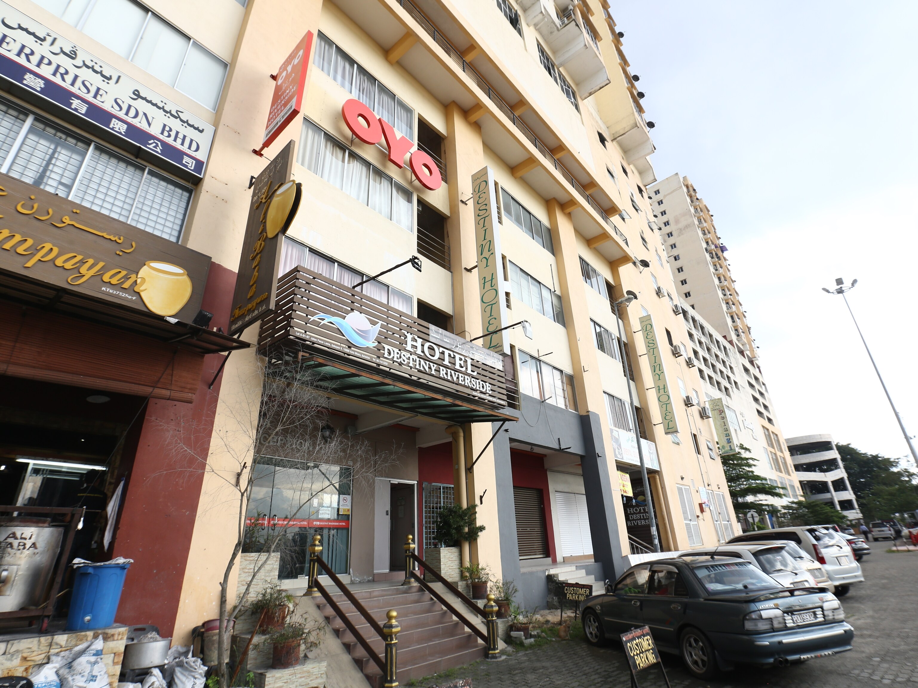 OYO 89588 Destiny Riverside Hotel - Tap to explore photos