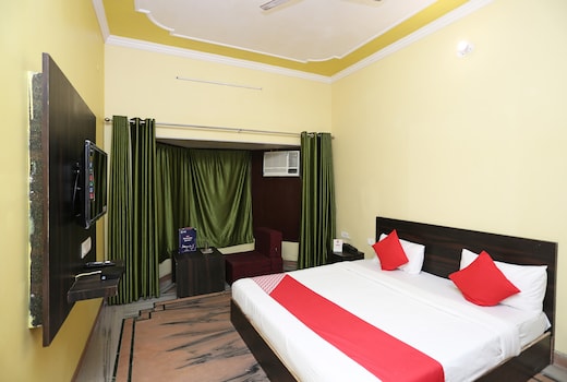 Hotel O Greenview Near Munshi Pulia Metro Station