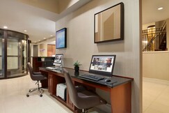 Hilton Arlington, Arlington