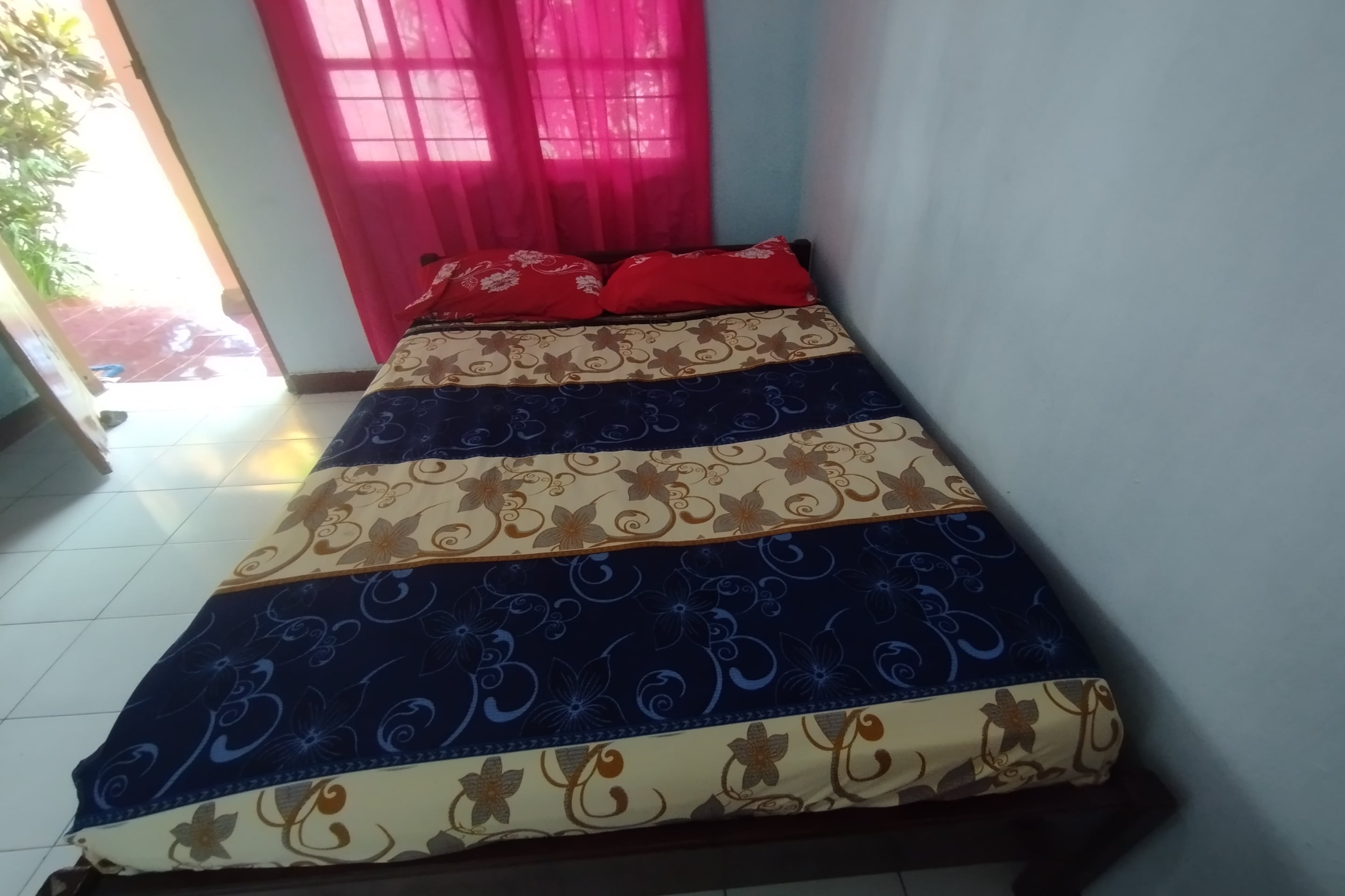 SPOT ON 93640 Dannis Homestay - Tap to explore photos