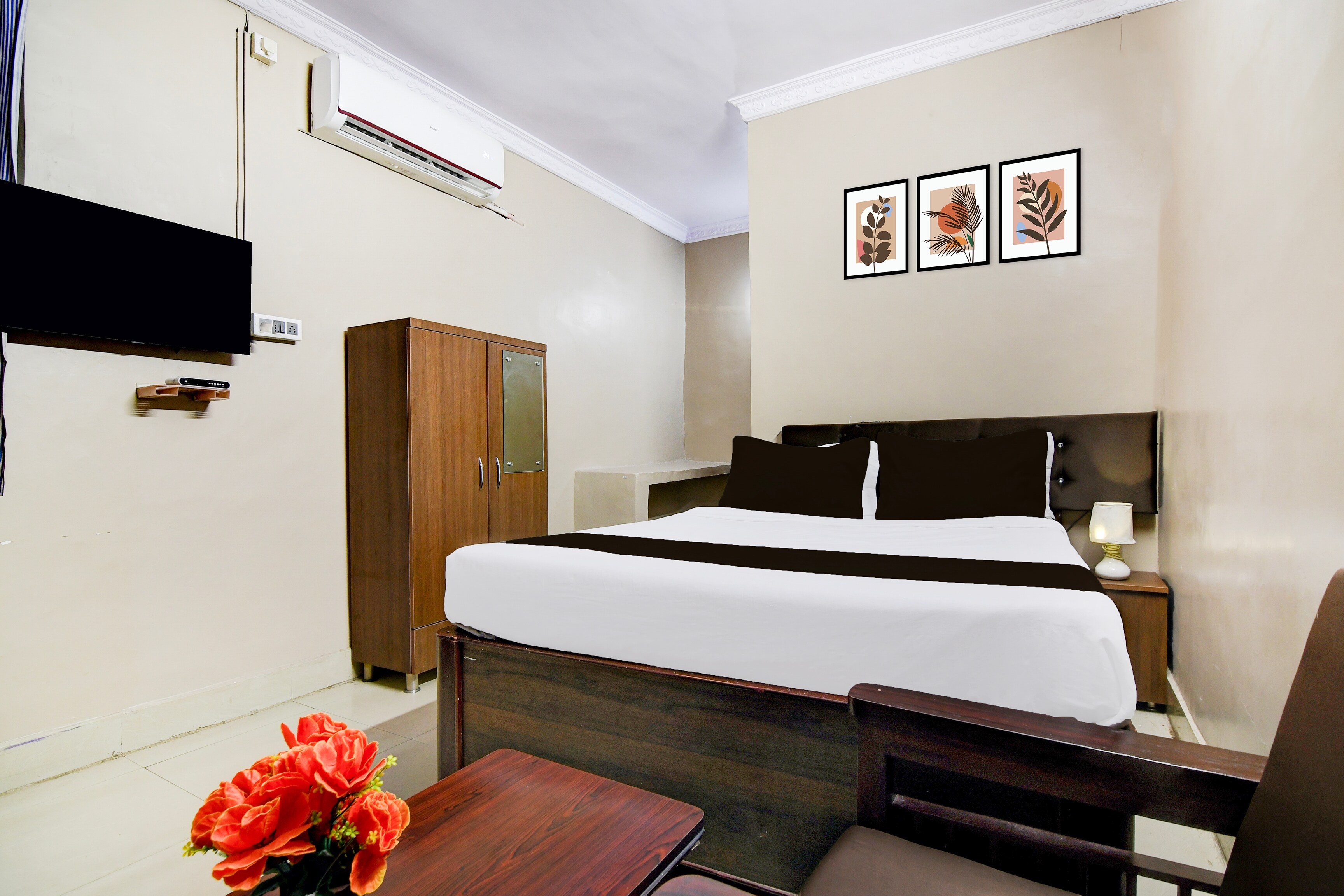 Super Collection O NIT More Adityapur Formerly Hotel Subheksha - Tap to explore photos