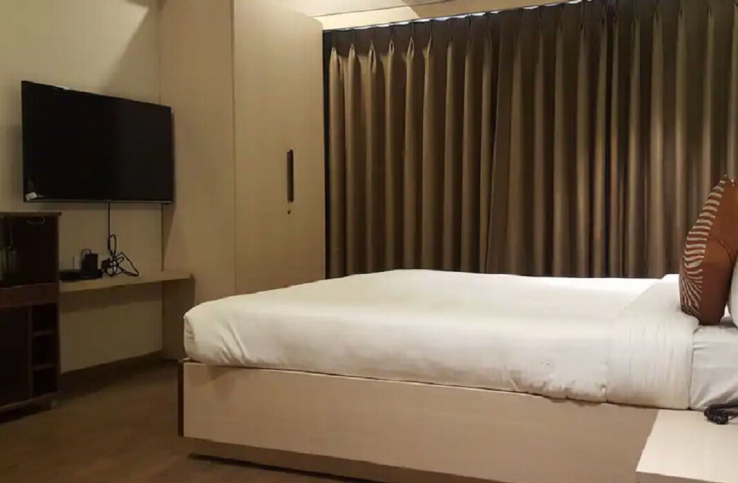 1 BHK Studio Apartment with Excellent View - Tap to explore photos