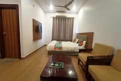 HOTEL GLOBAL INN GOLD- 1 KM FROM AWADH BUS STAND, Lucknow