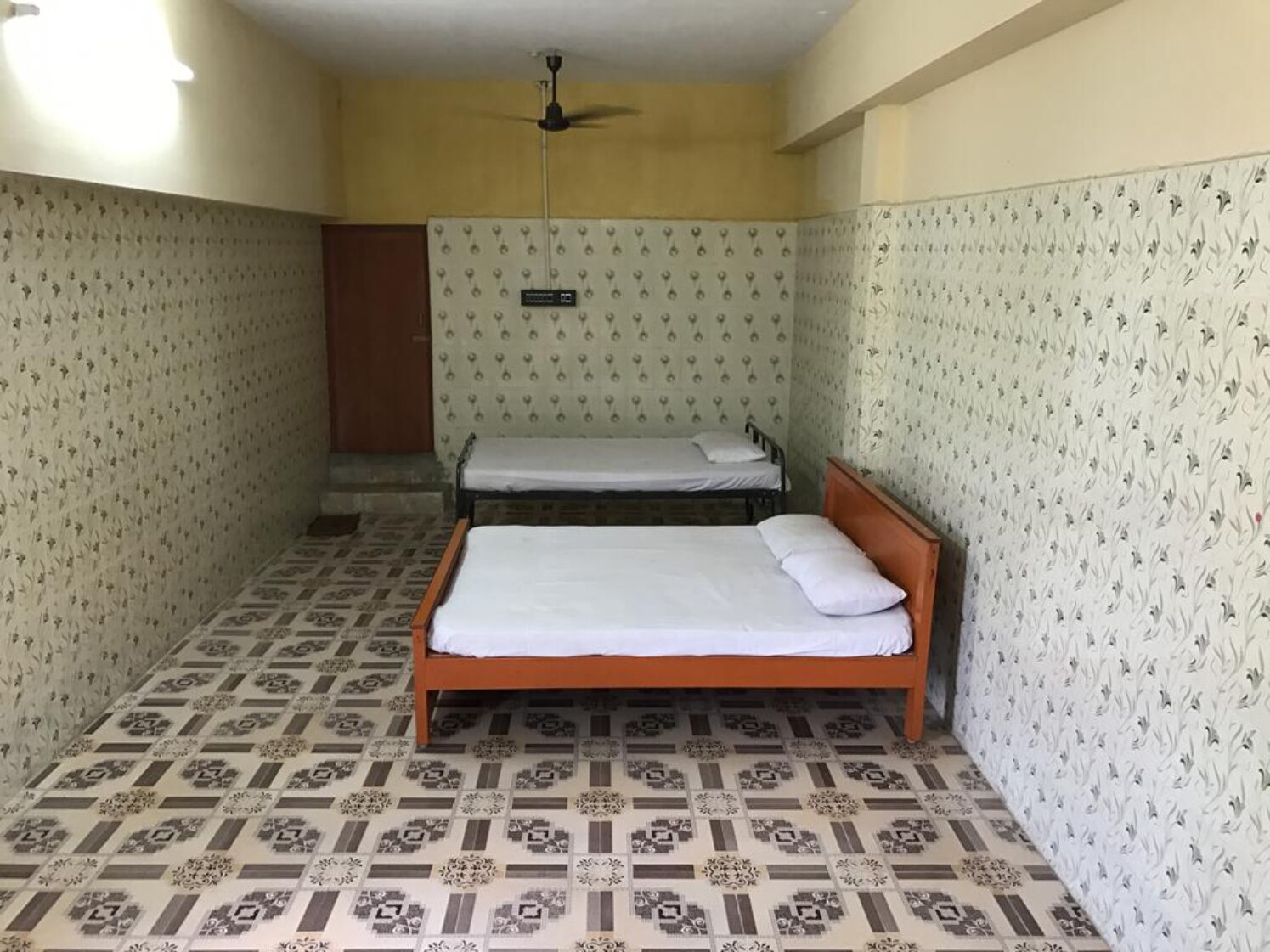 SR Mahal & Lodge - Tap to explore photos