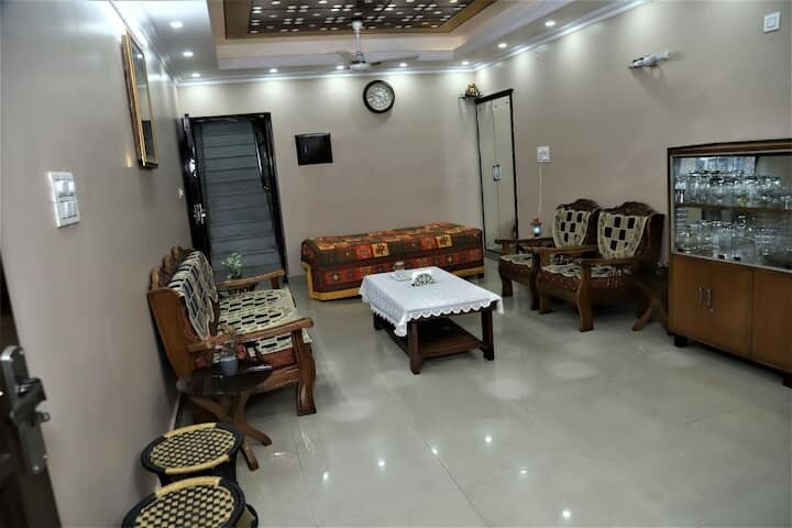 Duplex Apartmrnt near Airport - Tap to explore photos
