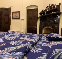 Queen Heritage Suite