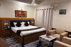 Hexon Stay Scenic 5BHK With Ethnic Seating Vibes, Manali