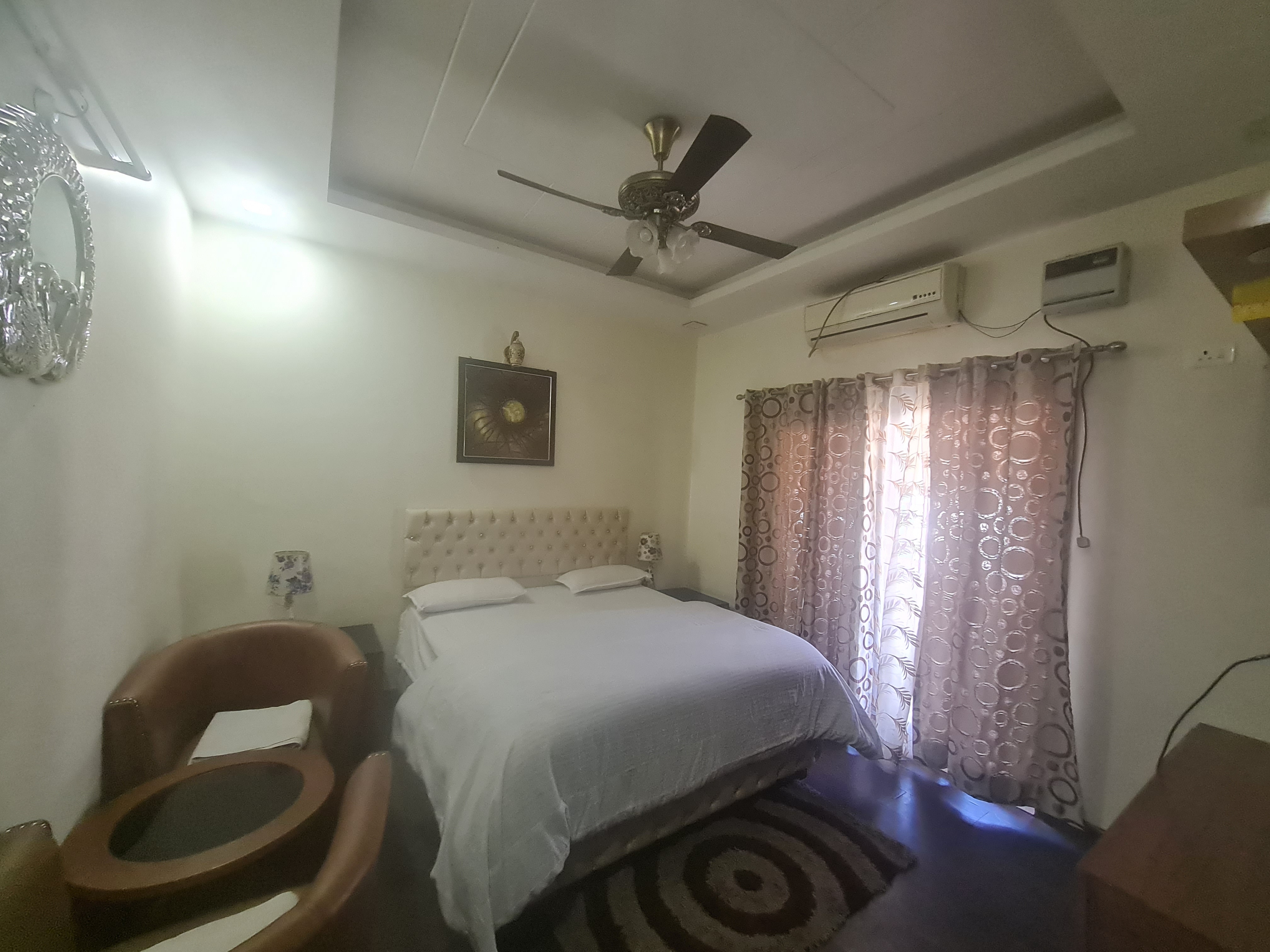 Panditji Parivesh Guest House - Tap to explore photos