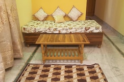 Elegant Villa 2BHK Dehradun Bathtub by homeyhuts, Dehradun