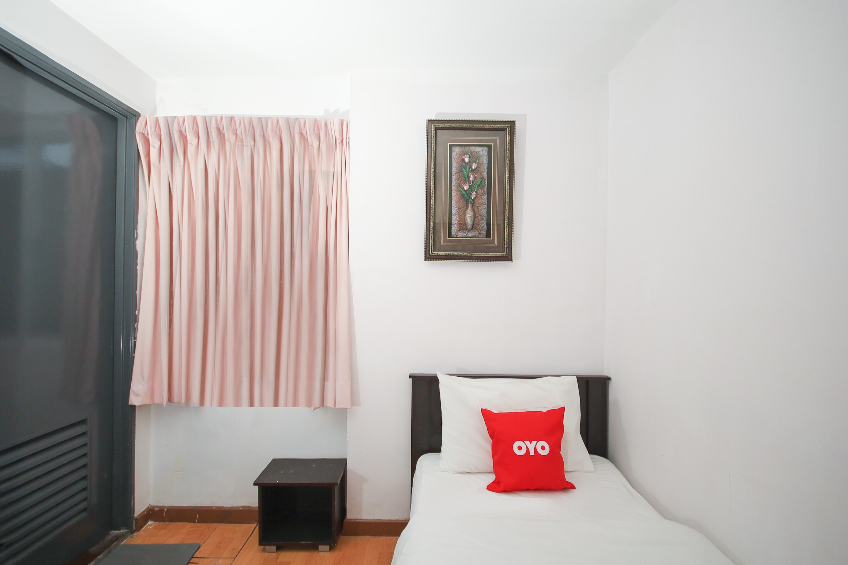 OYO 90345 Tm Hotel - Tap to explore photos
