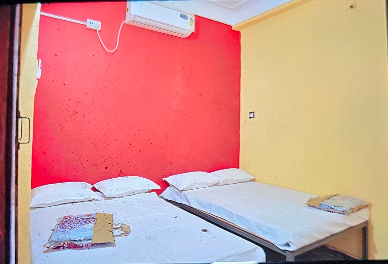 Shri Balaji Home Stay - Tap to explore photos