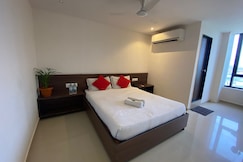 Hotel Happy Rooms, Surat
