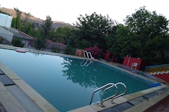 Chitrakoot Hill Resort, Hatgad