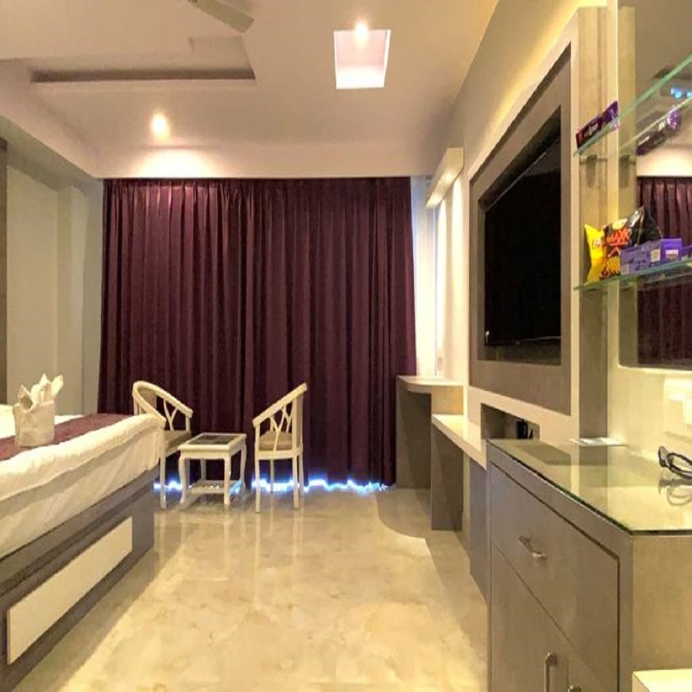 KITCHEN KING EXECUTIVE ROOMS - Tap to explore photos