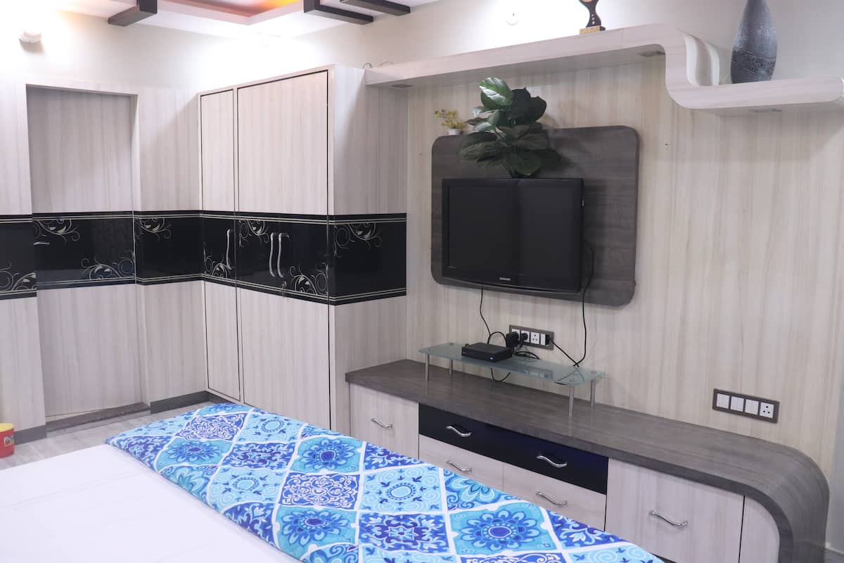 3BHK Independent Flat w/ Balcony Bapu Nagar - Tap to explore photos