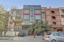 Townhouse 587 Sector 19, Noida