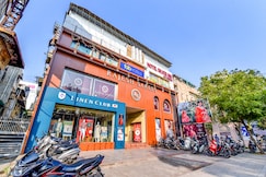 FabHotel Silver Inn, Daskroi