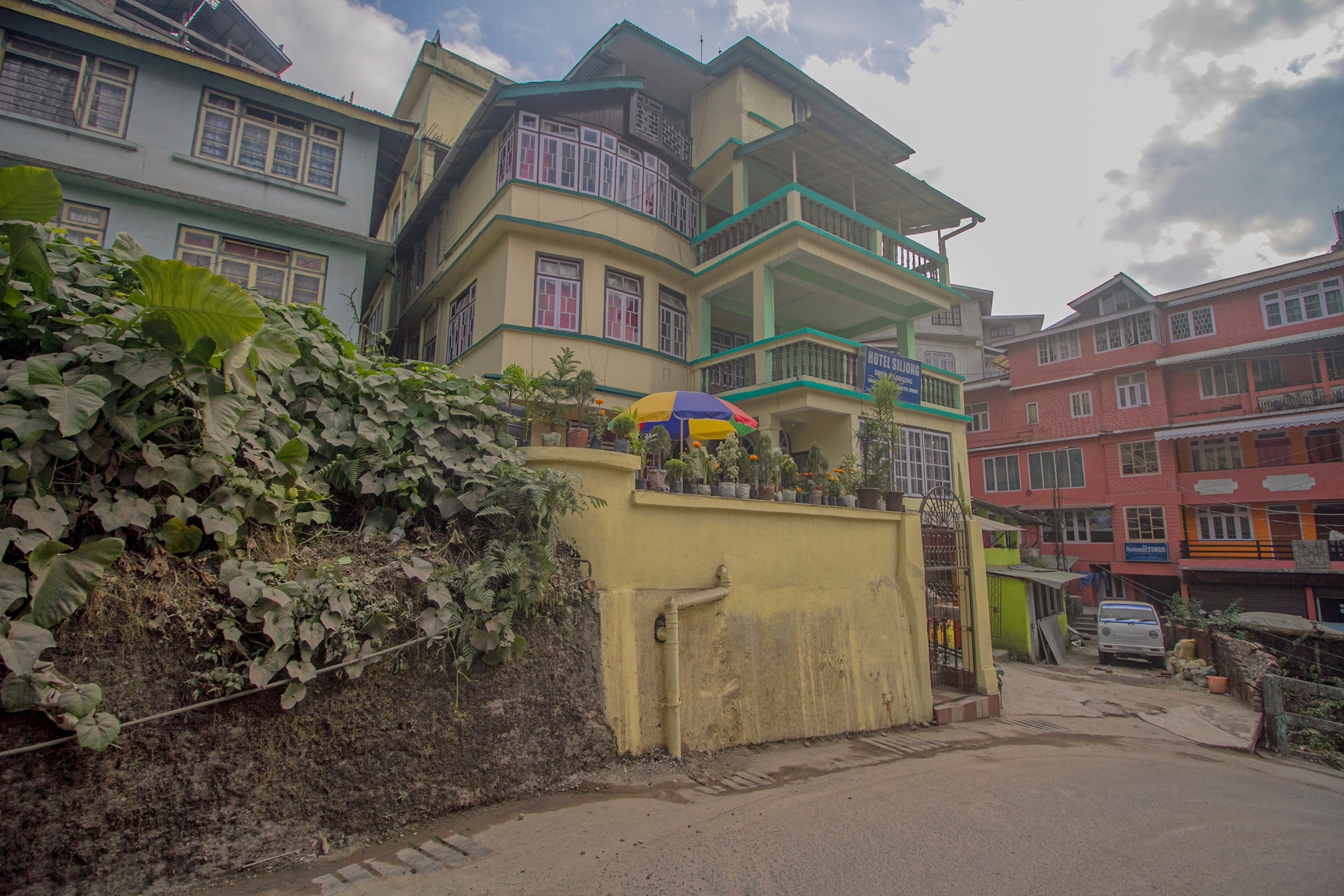 Hotel O Siljong - Tap to explore photos