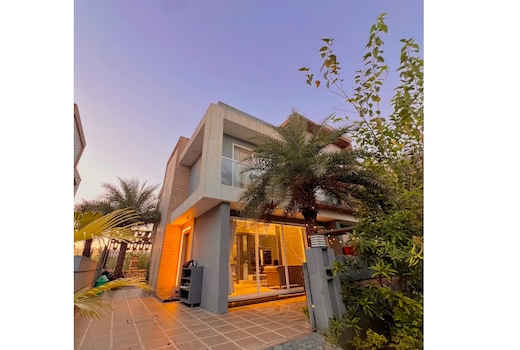 Lauren 3BHK Villa with Pvt Pool By Stellar Stays