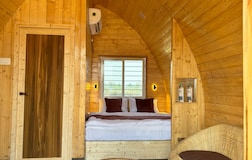 Glamping Pod (Luxury Wooden Premium )